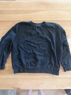 T.La Black Crewneck Sweatshirt - Classic Minimalist